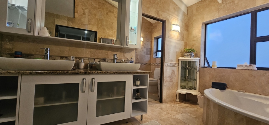 5 Bedroom Property for Sale in Calypso Beach Western Cape